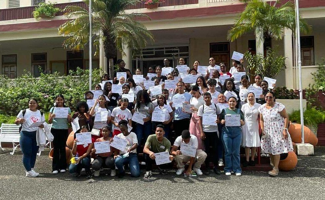 ELIAD gradúa su primera cohorte de líderes adolescentes en República Dominicana