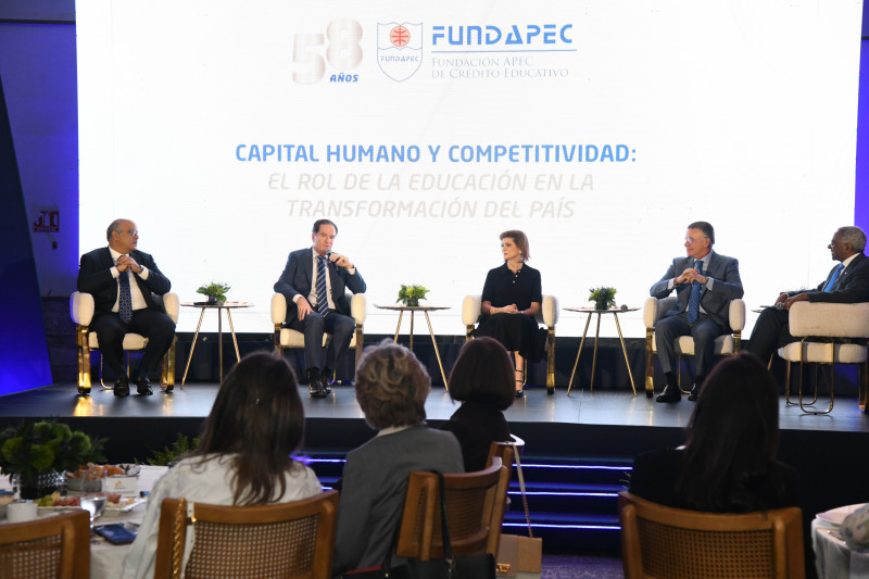 El empresario Manuel Corripio durante su exposición en el panel con ocasión del 58 aniversario de Fundapec.LEONEL MATOS/LD