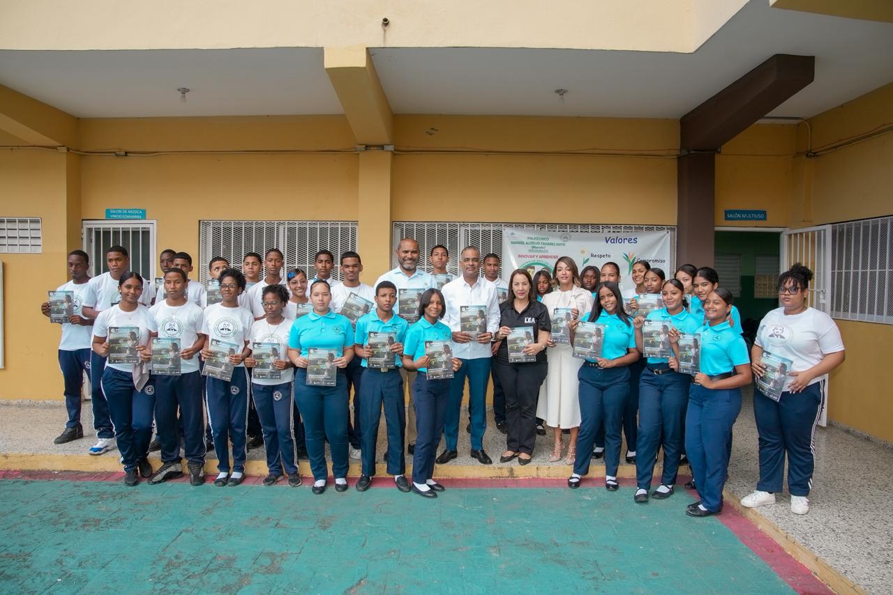 WhatsApp Image 2026-05-19 at 3.40.44 PM Ministerio de Energía y Minas acerca la transición energética a las aulas dominicanas
