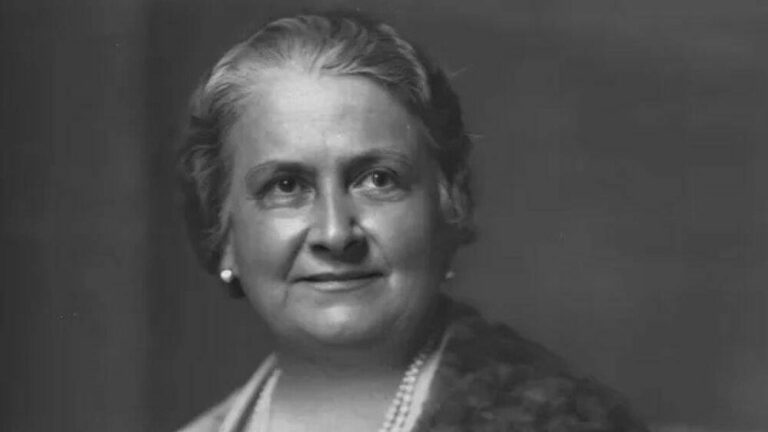 María Montessori, educadora y pedagoga: «Lo que la mano hace, la mente lo recuerda»