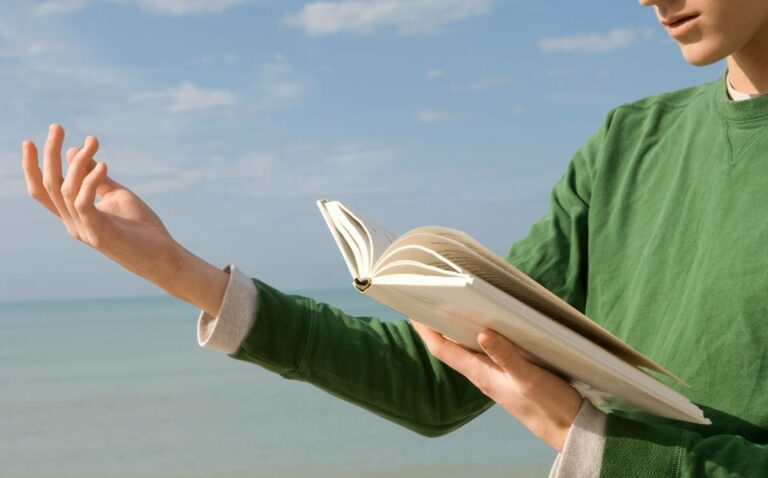 ¿Cómo analizar un poema y descubrir lo que realmente quiso decir el autor?