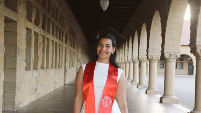 beca-completa-stanford-para-isamar-marte-724b2d5c-focus-0.06-0.25-896-504-1-696x392 Joven de Cancino obtiene beca completa para estudiar en la Universidad de Stanford