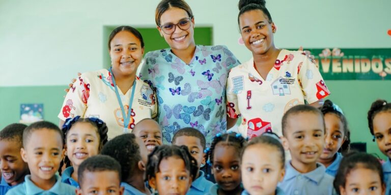 Educación aumentará más psicólogos y orientadores para el año escolar 2026-2027
