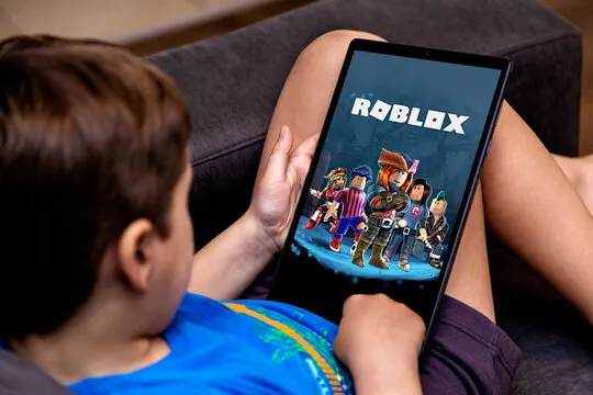 360_F_679281727_A8DM1PyKsQREleAhtHBHRzVFJK1Uahvv Ansiedad, frustración y baja autoestima: los psicólogos alertan de los peligros de Roblox para los adolescentes