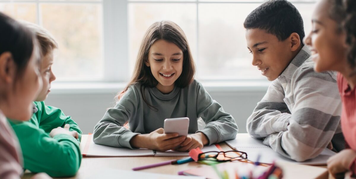 KTu5Msbat_1256x620__2 Las causas del desmoronamiento educativo en PISA: los alumnos no leen, están menos dispuestos a esforzarse y crecen con el móvil