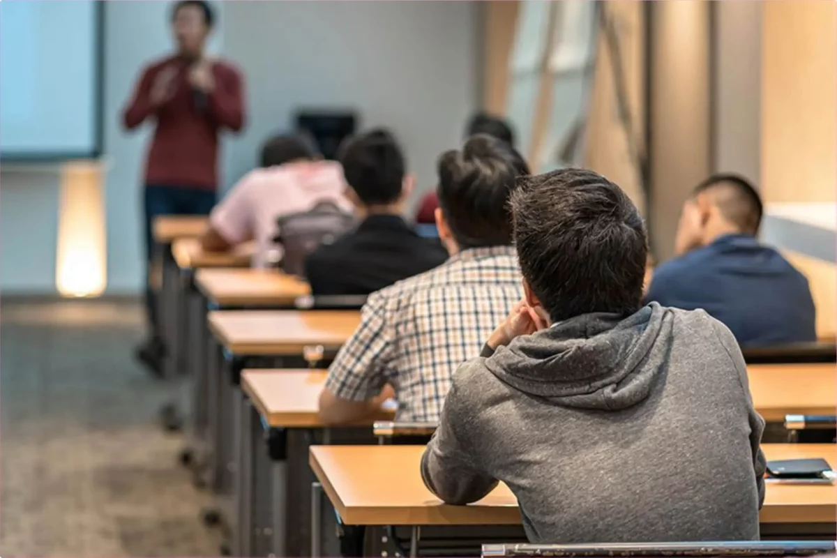 estudiantes-universitarios-profesores-universidades-Francisco-Diaz Cómo Aprovechar la Universidad: Guía Real para Estudiantes que Están por Empezar
